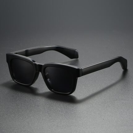 Women’s square sunglasses with glossy black frame and black polarized UV400 lenses